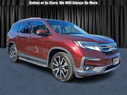 2022 Honda Pilot Touring w/Rear Captains Chairs SUV