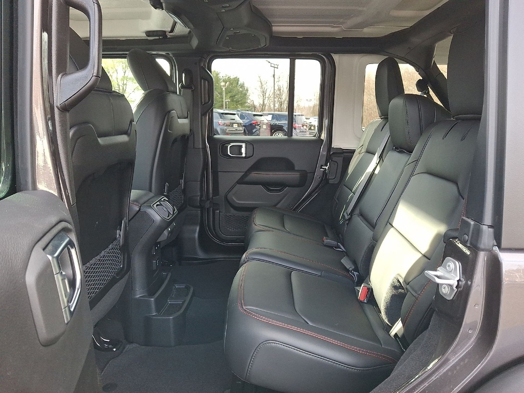2025 Jeep Wrangler 4-Door Rubicon - Photo 13