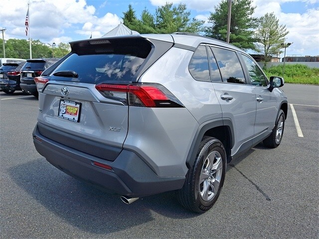 2023 Toyota RAV4 XLE photo 4