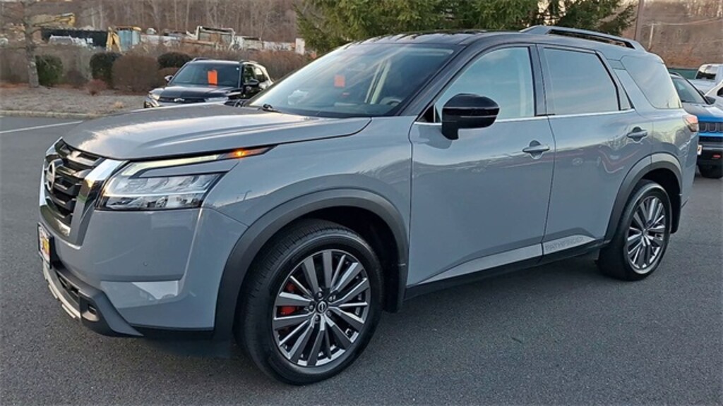Used 2024 Nissan Pathfinder SL SUV