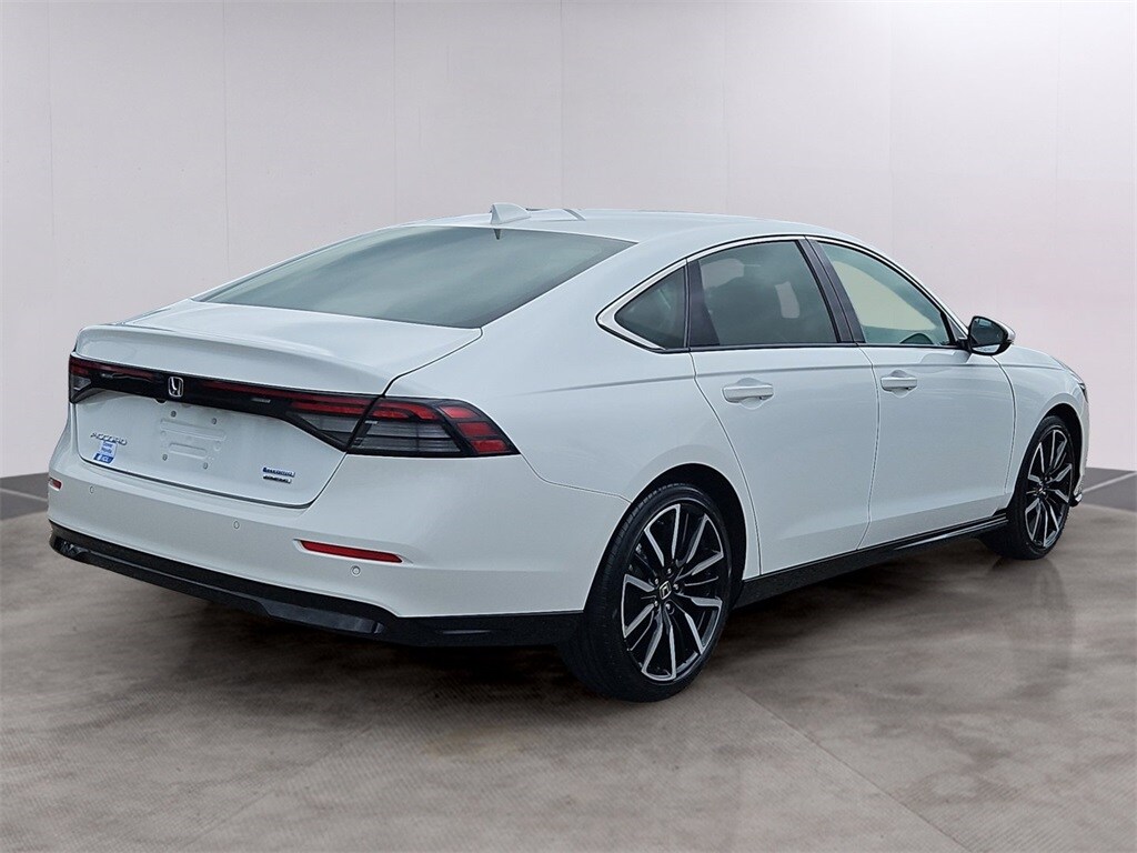 2023 Honda Accord Hybrid Touring photo 4