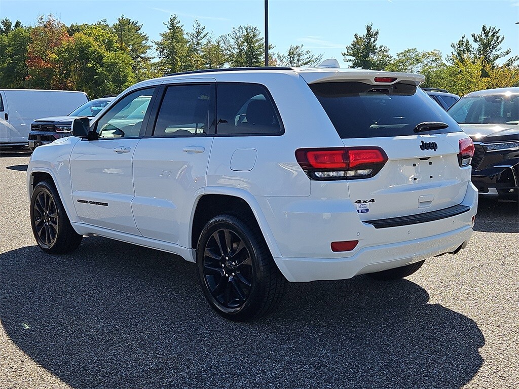 2018 Jeep Grand Cherokee Altitude photo 3