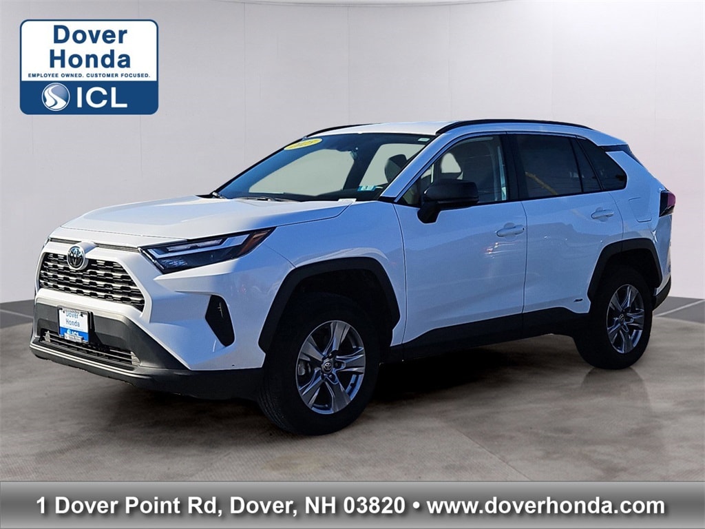 2025 Toyota RAV4 LE's photo