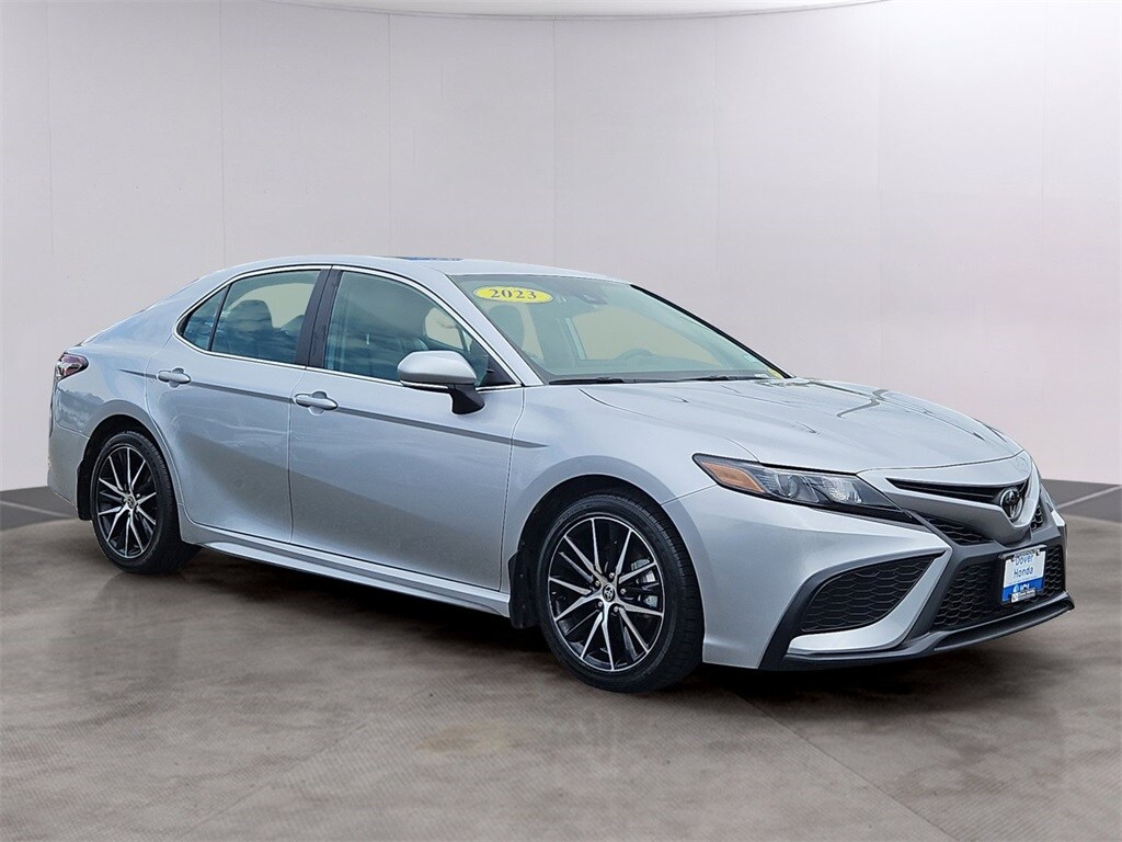 2023 Toyota Camry SE photo 3