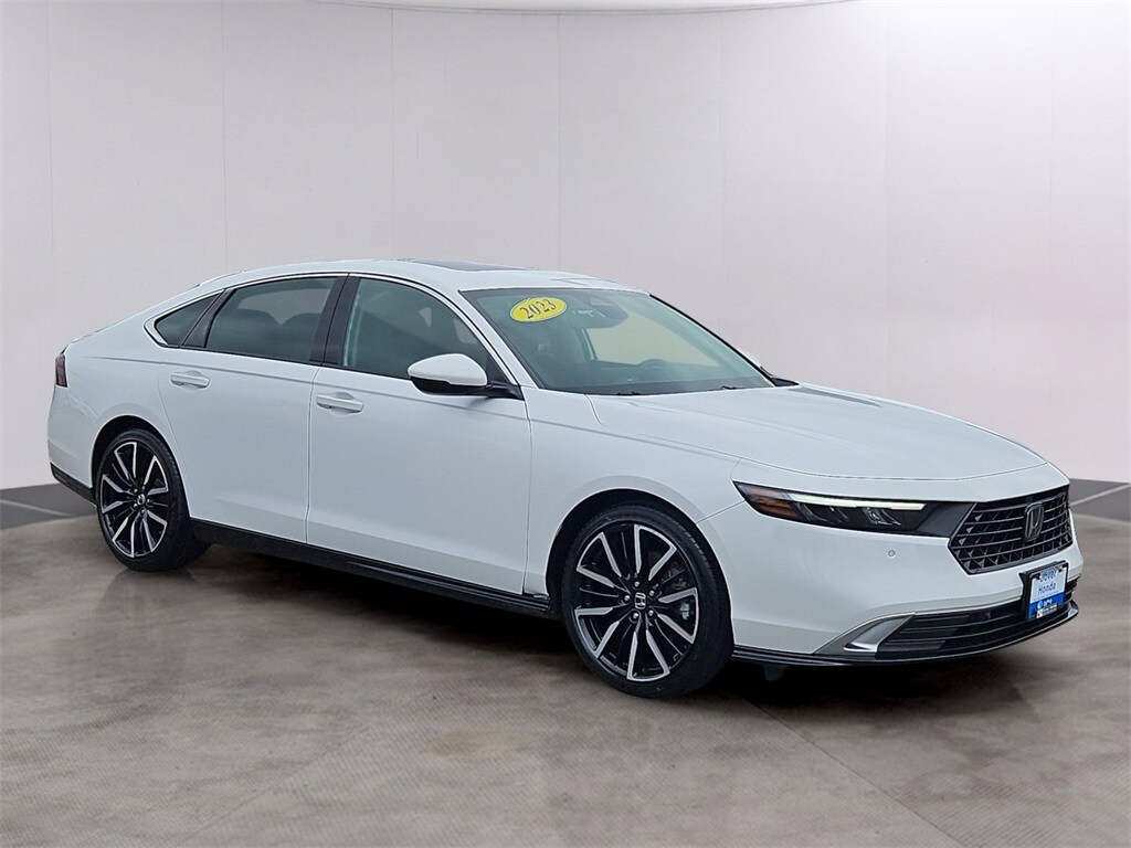 2023 Honda Accord Hybrid Touring photo 3