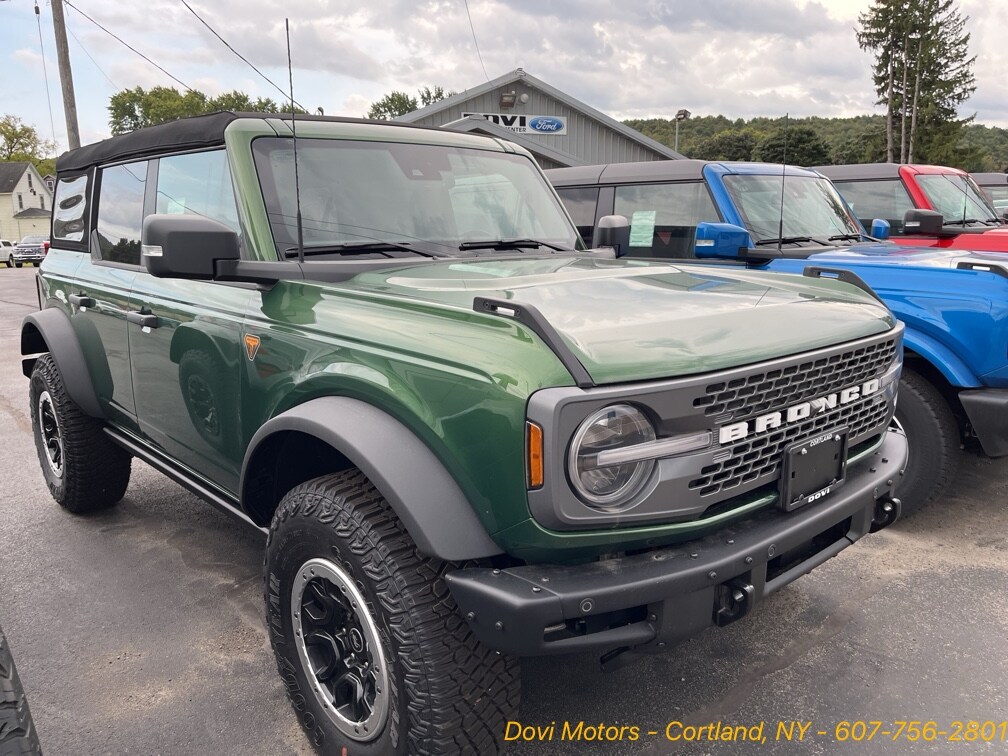 2024 Ford Bronco Badlands photo 2
