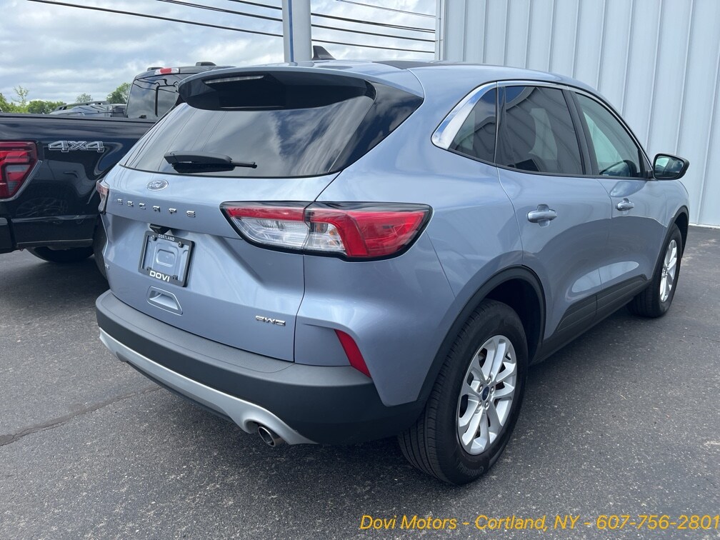 2022 Ford Escape SE photo 3