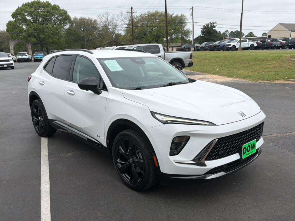2025 Buick Envision Sport Touring AWD's photo