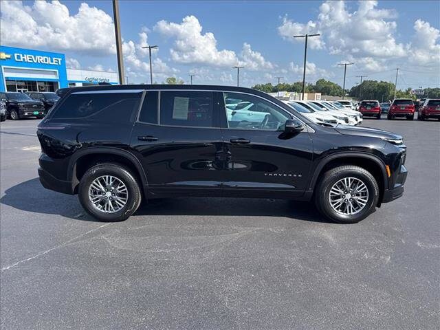 2024 Chevrolet Traverse LS photo 4