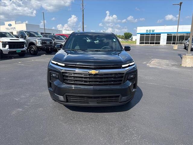 2024 Chevrolet Traverse LS photo 2