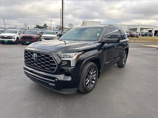 2023 Toyota Sequoia SR5's photo