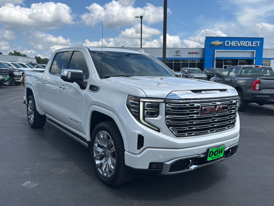 2022 GMC Sierra 4WD Crew Cab Short Box Denali's photo