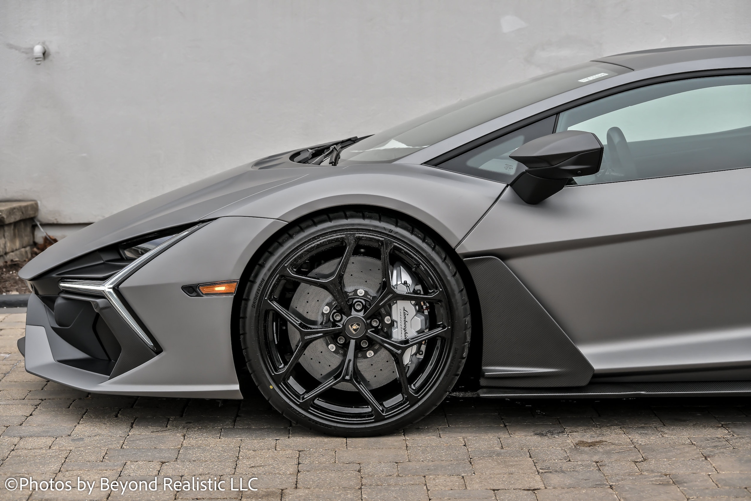 2026 Lamborghini Revuelto Base - Photo 17