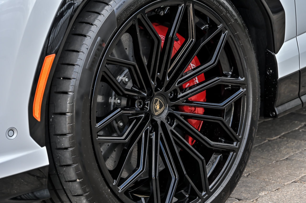 2026 Lamborghini Urus SE - Photo 8