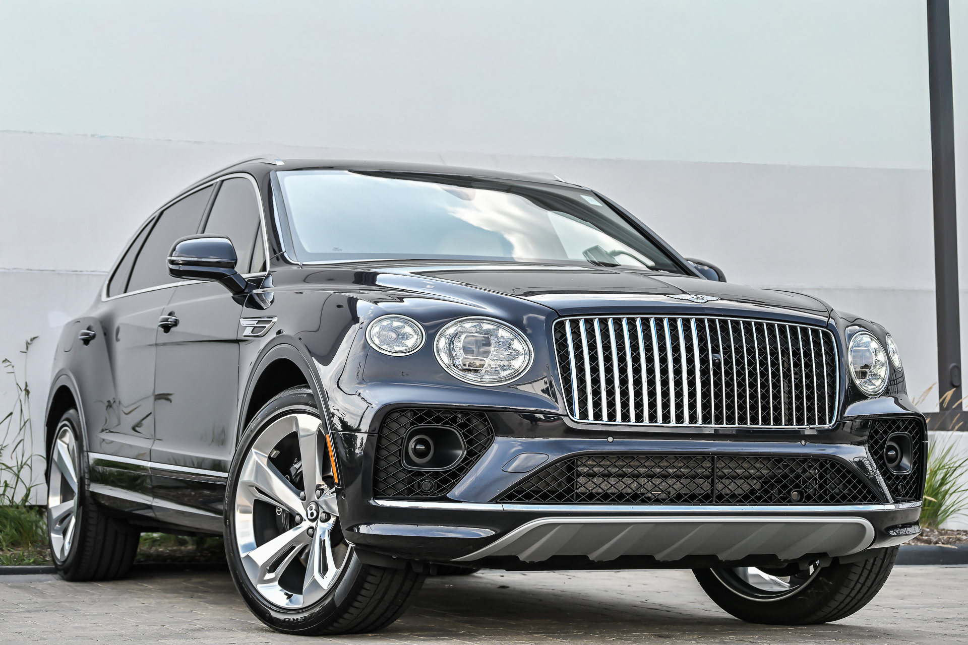 2023 Bentley Bentayga EWB Azure's photo