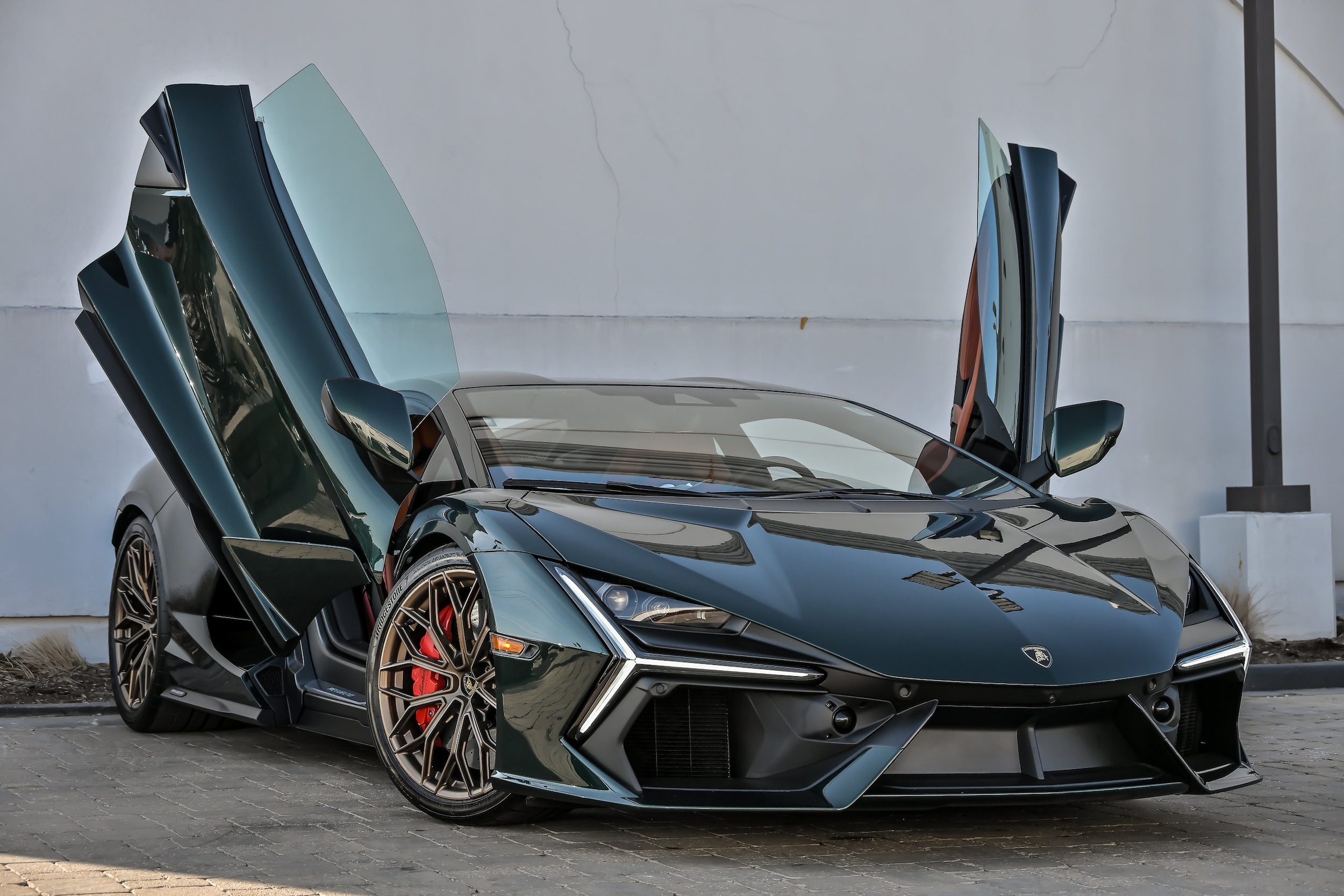 2026 Lamborghini Revuelto 6.5 DCT 4WD's photo