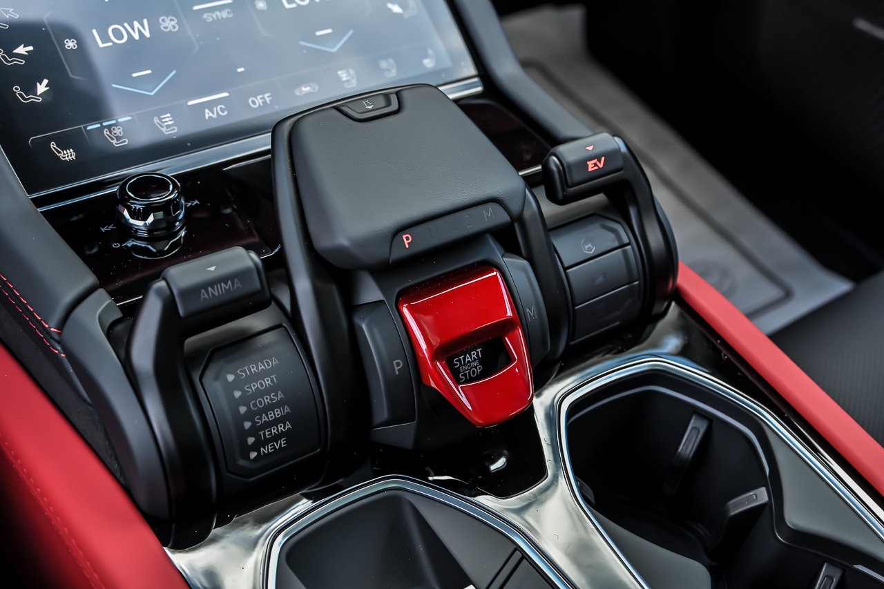 2026 Lamborghini Urus SE - Photo 39