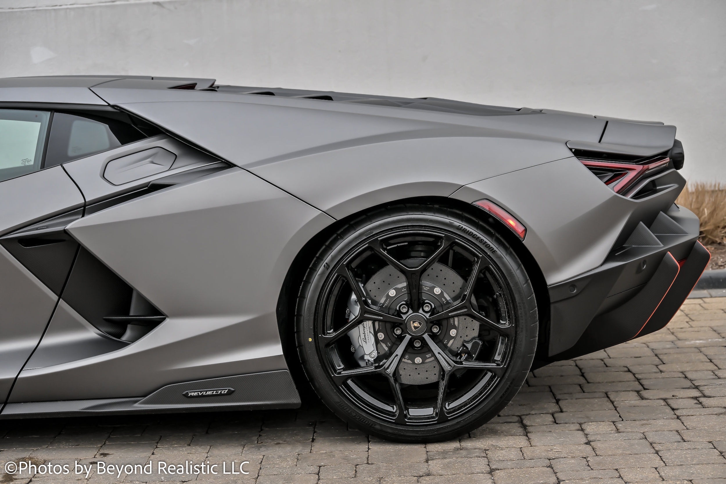 2026 Lamborghini Revuelto Base - Photo 18