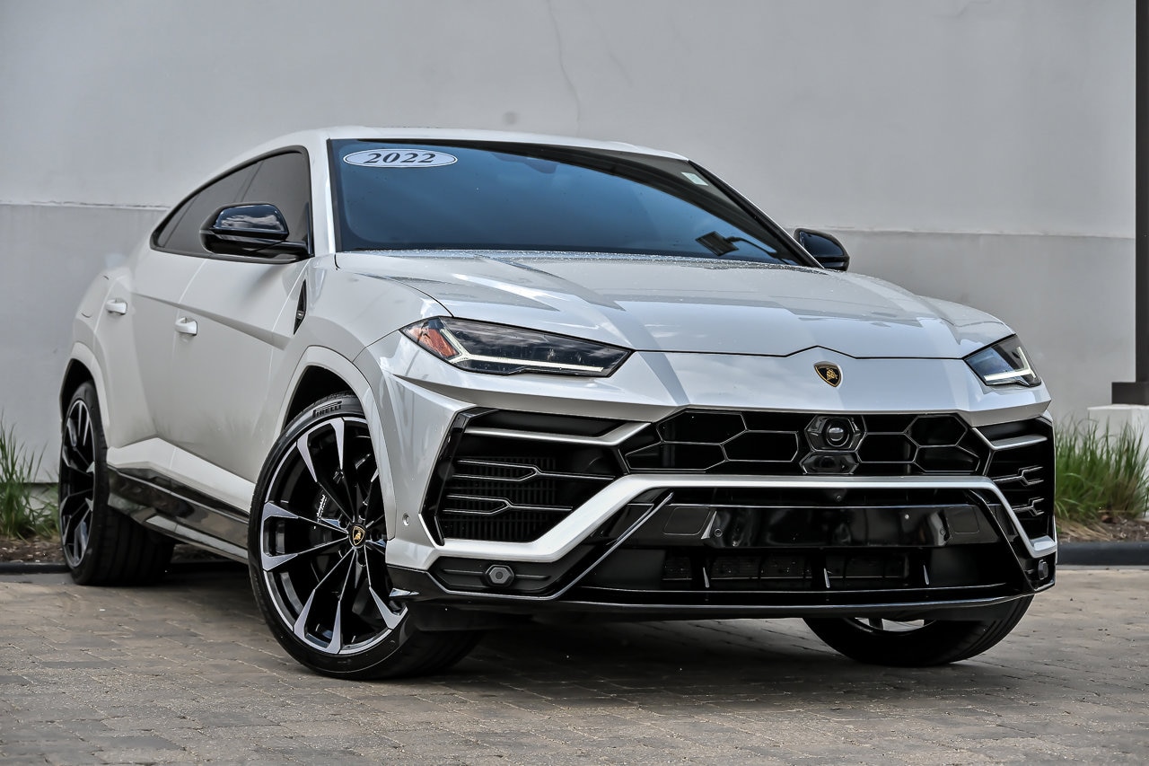 2022 Lamborghini Urus's photo