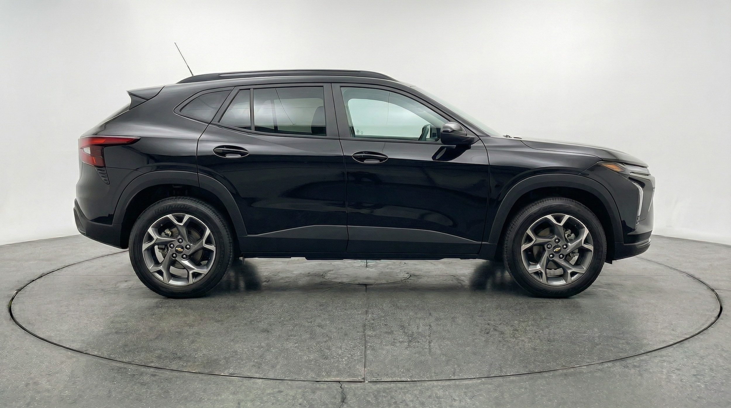 Thumbnail: 2025 Chevrolet Trax - 8