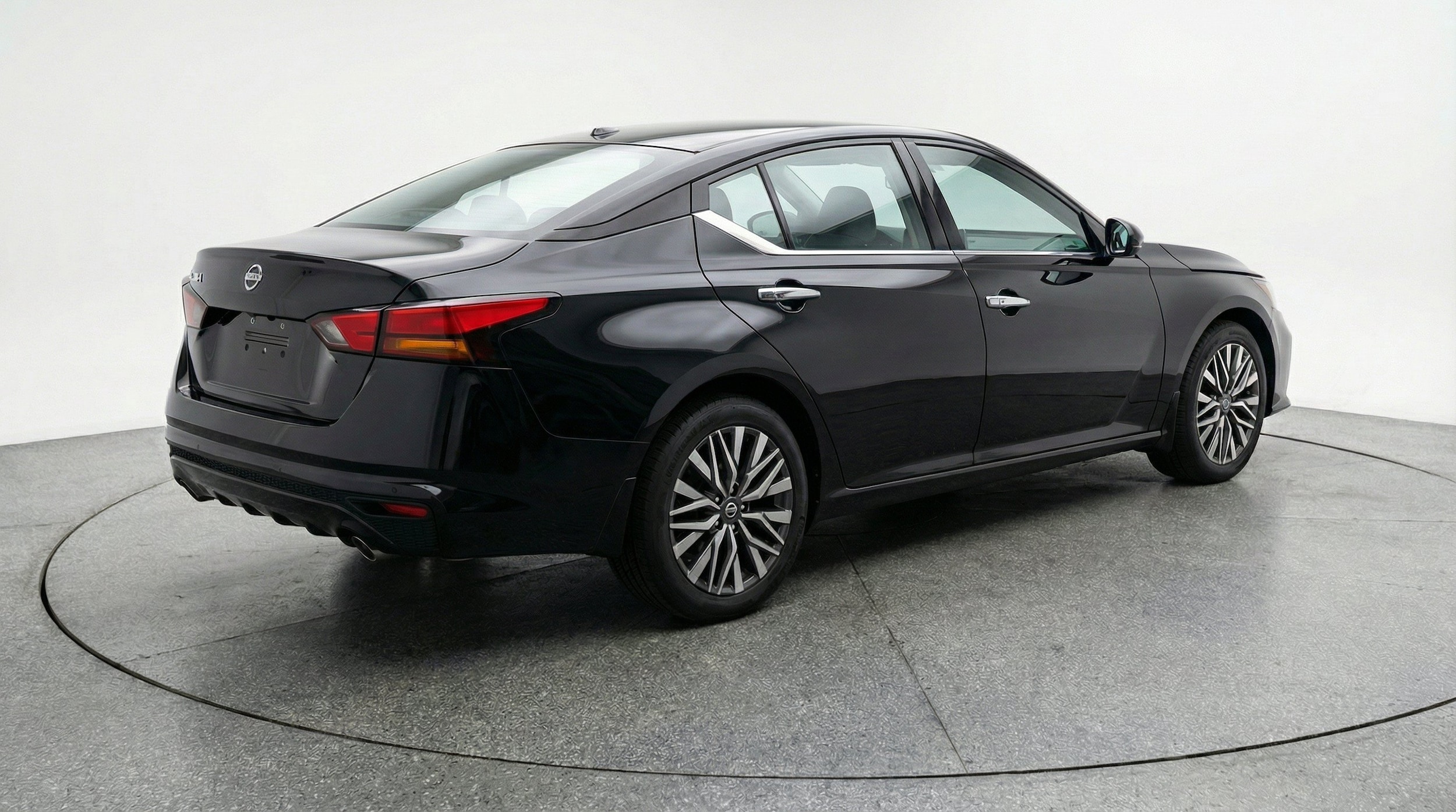 2025 Nissan Altima SV - Photo 8