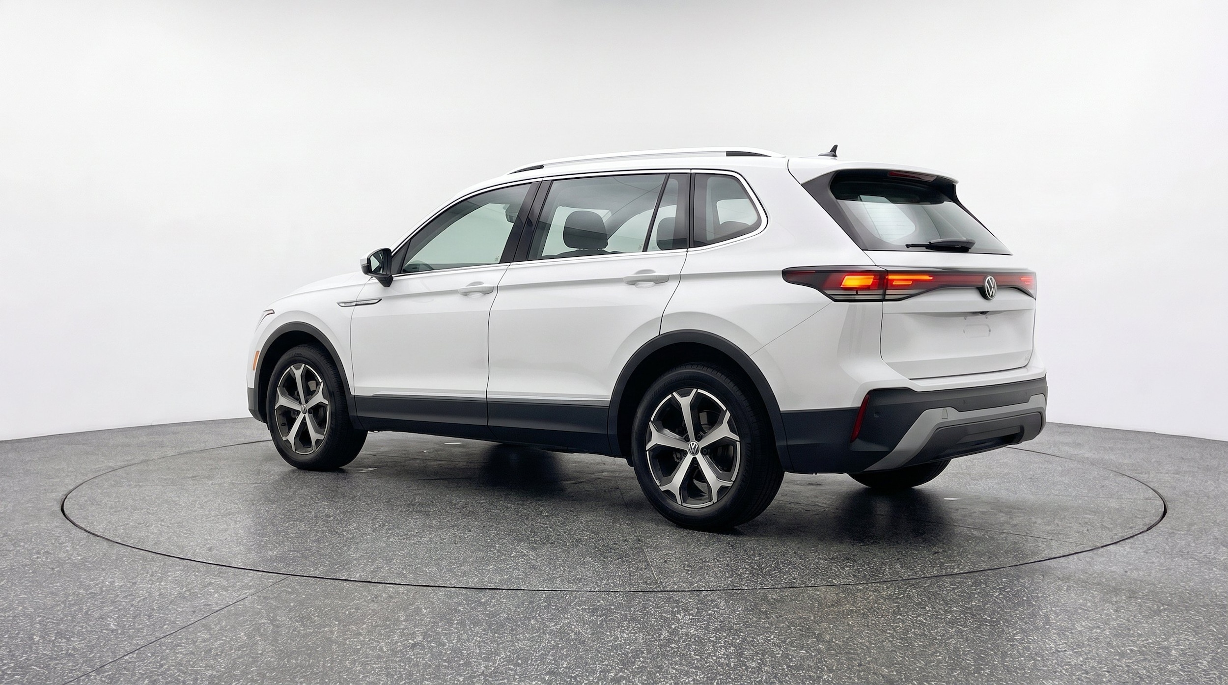 Thumbnail: 2026 Volkswagen Tiguan - 6