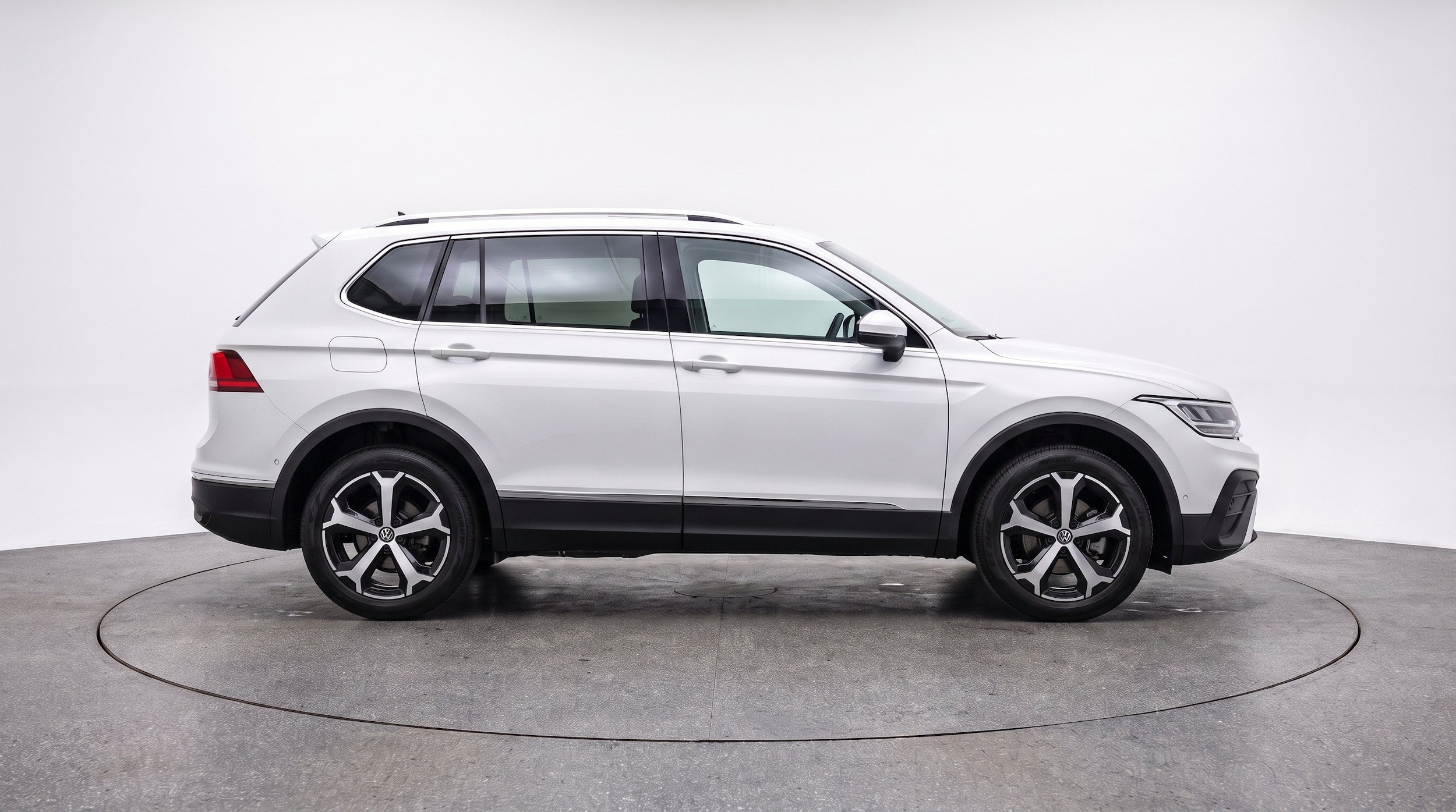 Thumbnail: 2026 Volkswagen Tiguan - 11