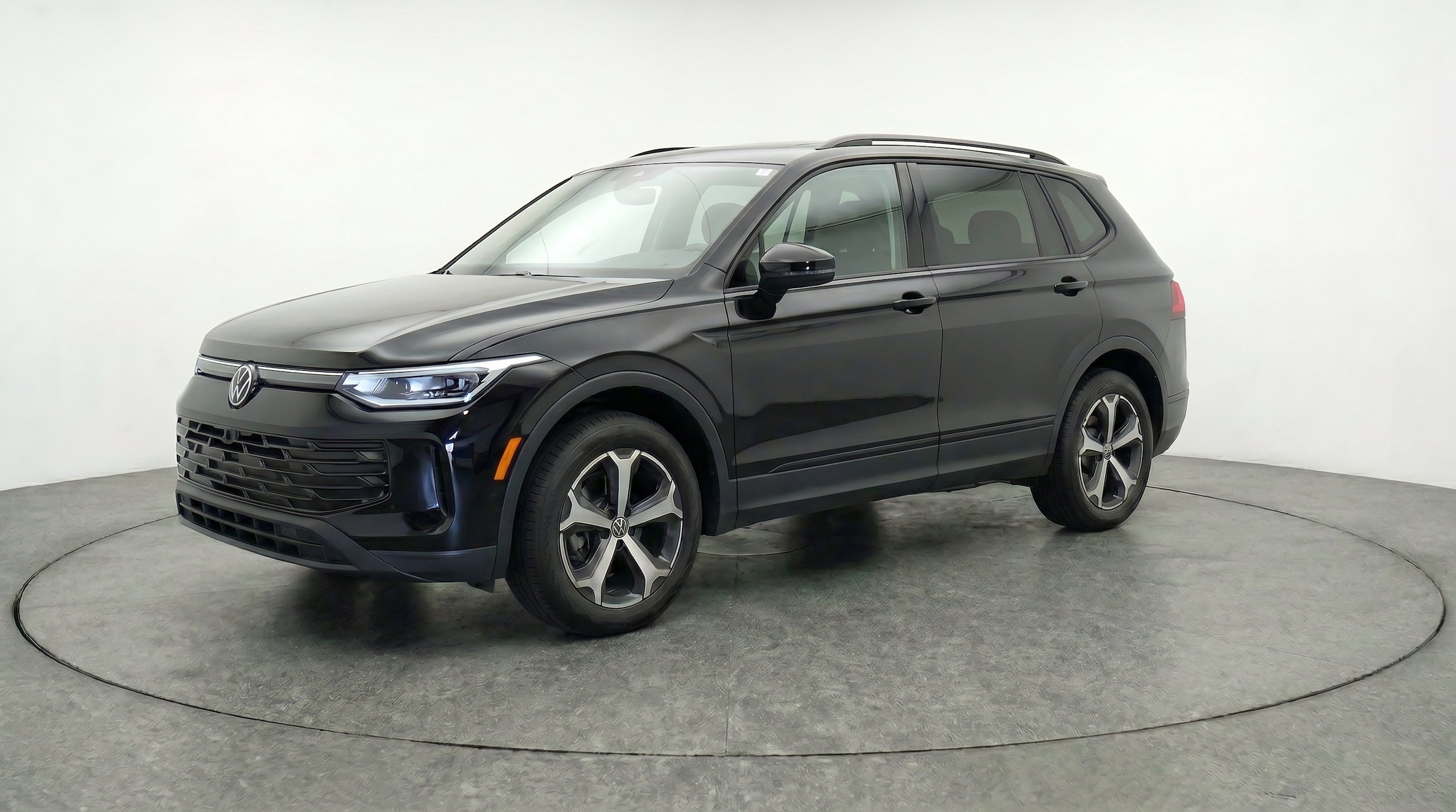 Thumbnail: 2026 Volkswagen Tiguan - 3