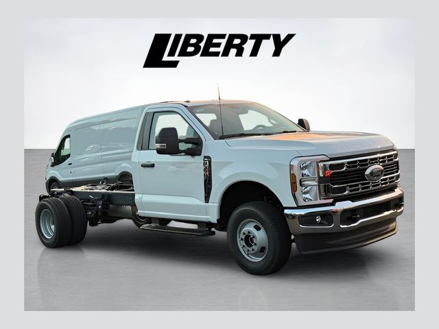 2026 Ford F-350 Super Duty Chassis Cab