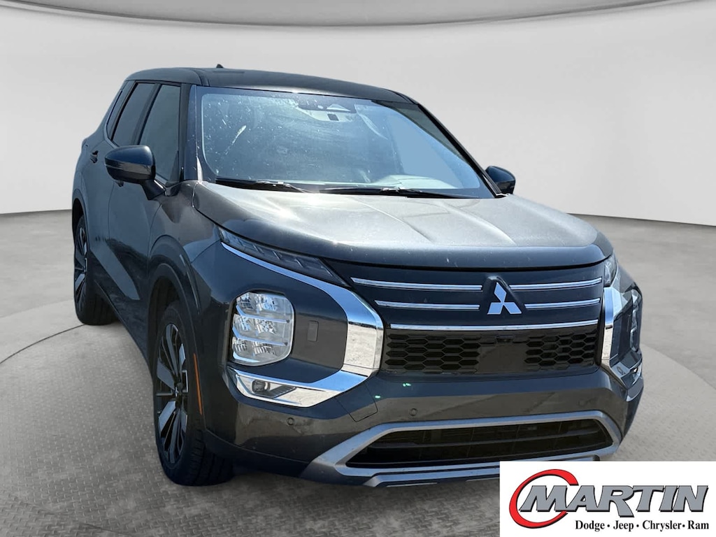 Used 2025 Mitsubishi Outlander SE S-AWC