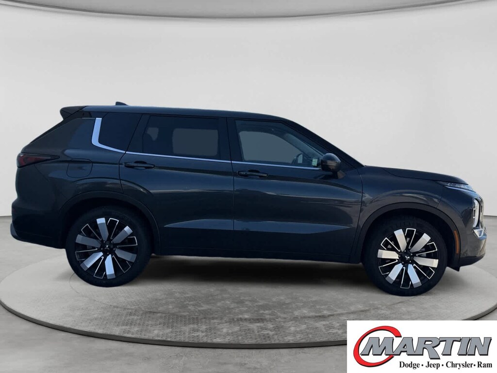 Used 2025 Mitsubishi Outlander SE S-AWC