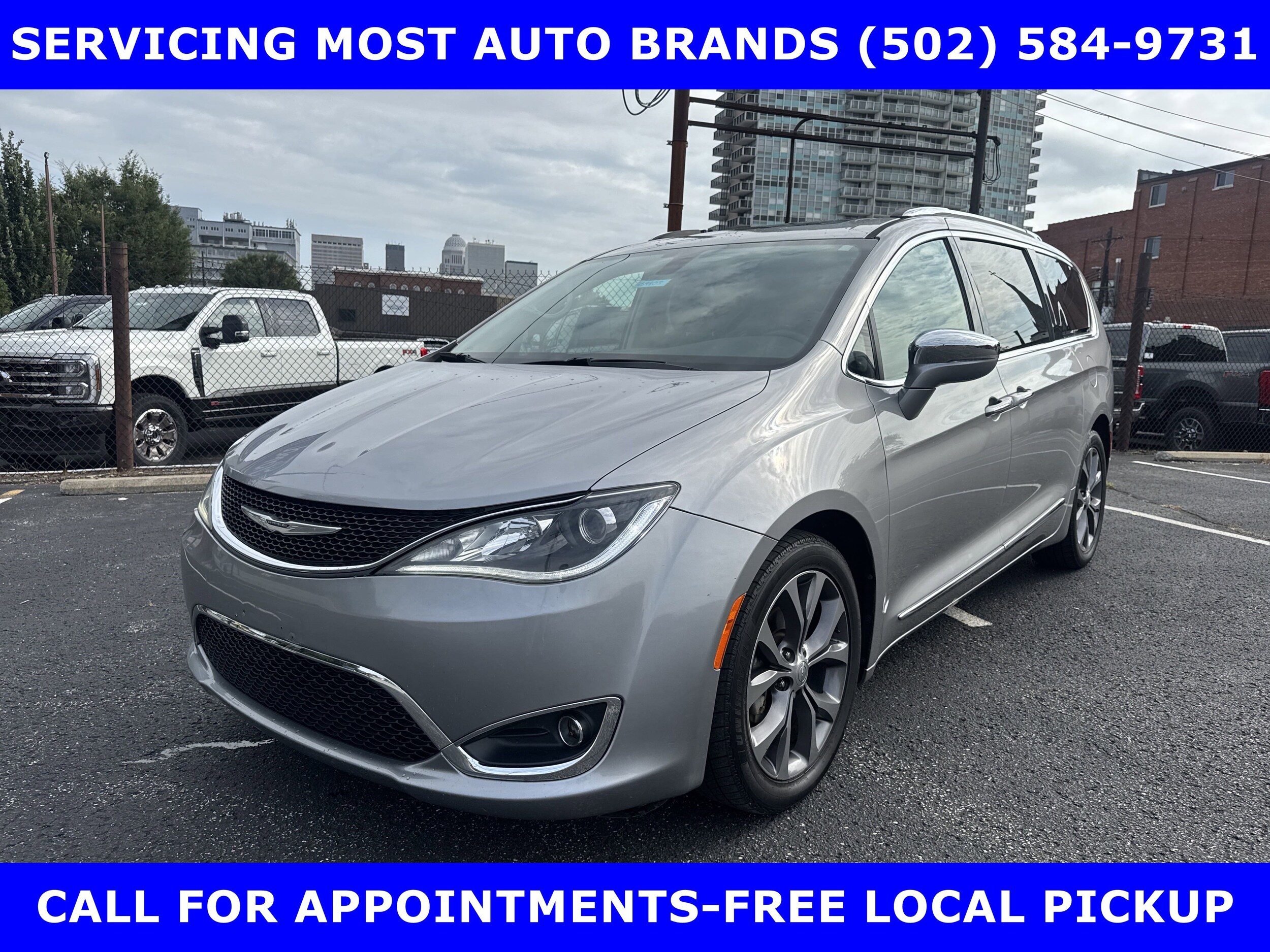 2017 Chrysler Pacifica Limited photo 3