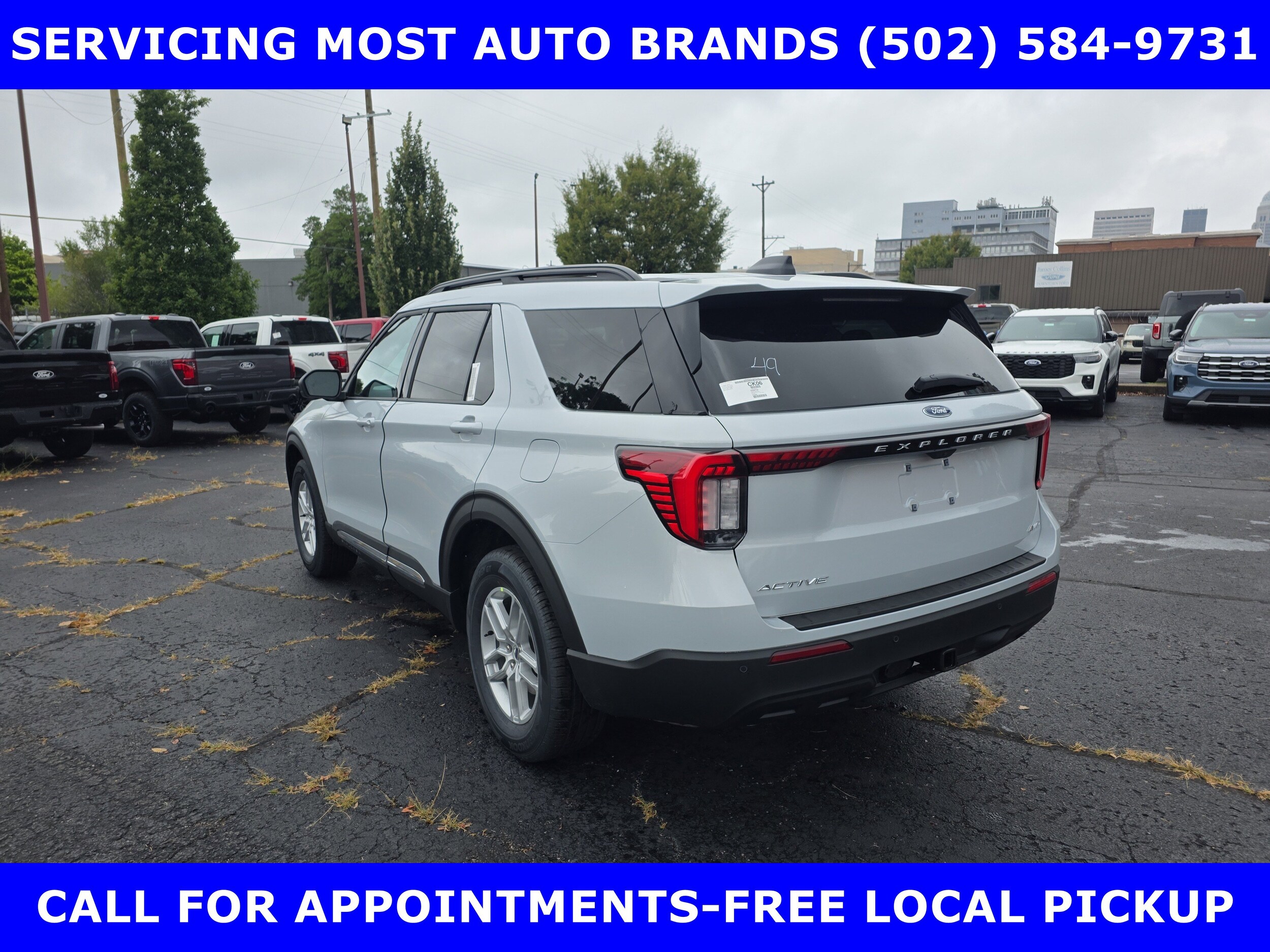 2025 Ford Explorer photo 2