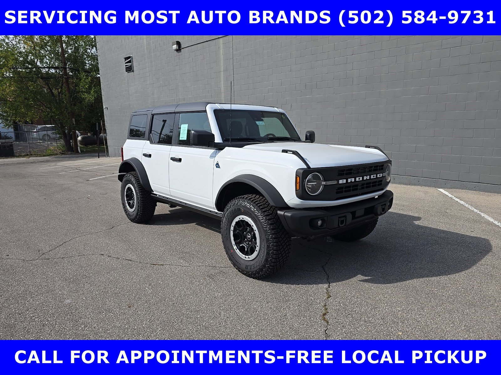 2024 Ford Bronco Black Diamond photo 2