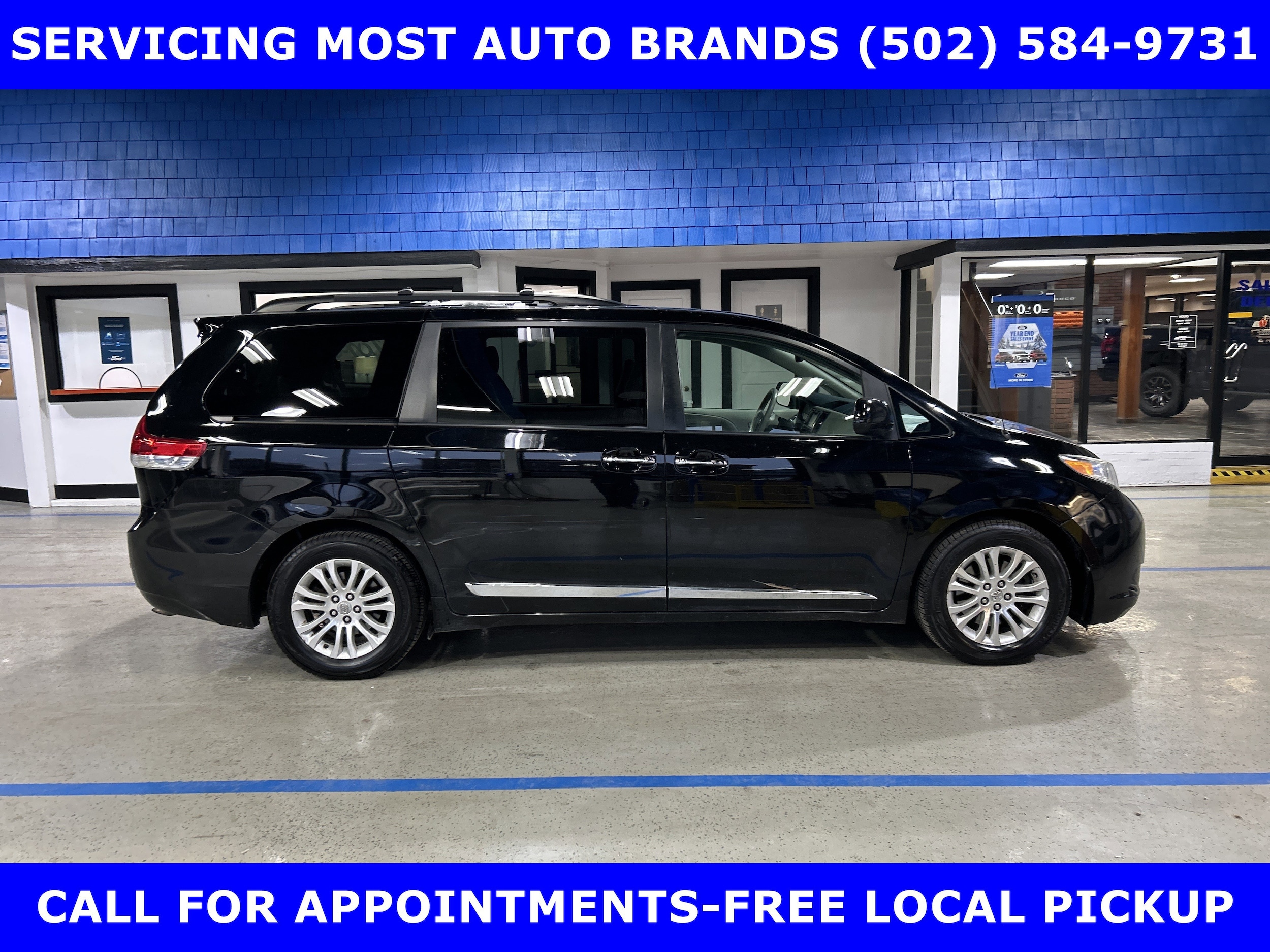 2014 Toyota Sienna XLE's photo