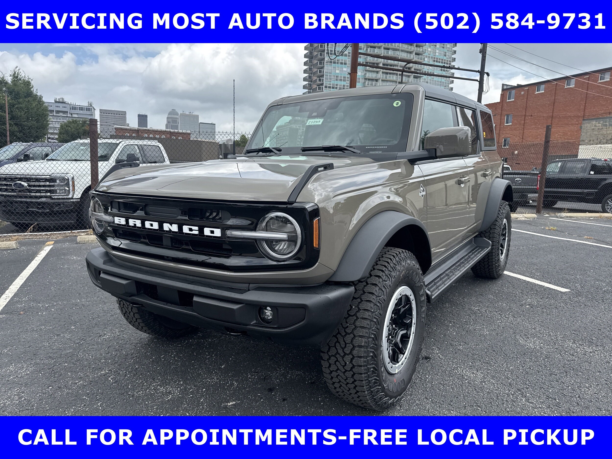 2025 Ford Bronco Outer Banks photo 4