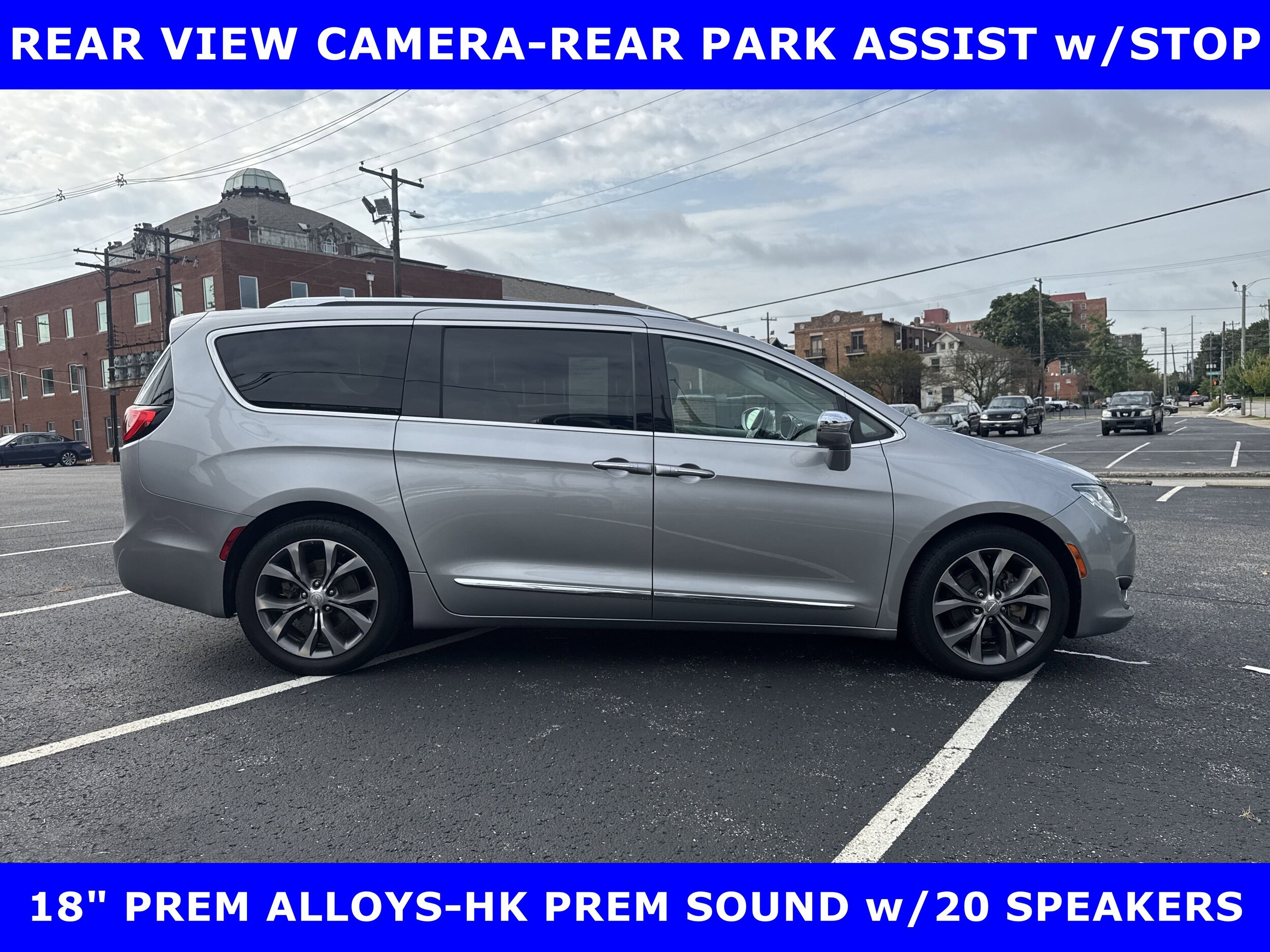 2017 Chrysler Pacifica Limited photo 2