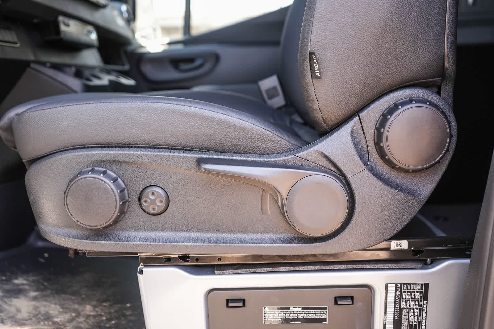 Thumbnail: 2025 Mercedes-Benz Sprinter - 23
