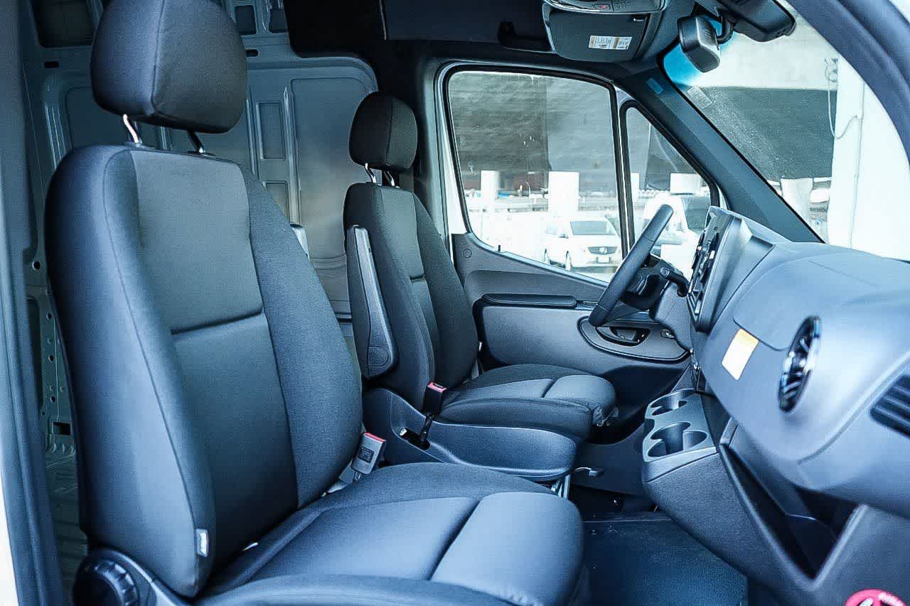 Thumbnail: 2026 Mercedes-Benz Sprinter - 15