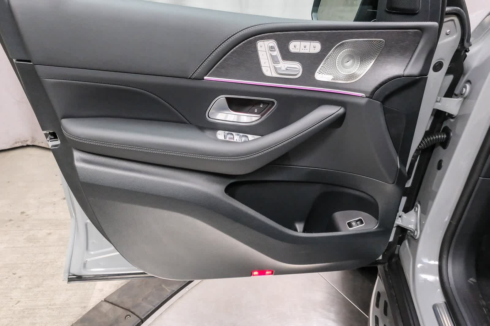 Thumbnail: 2026 Mercedes-Benz GL-Class - 24