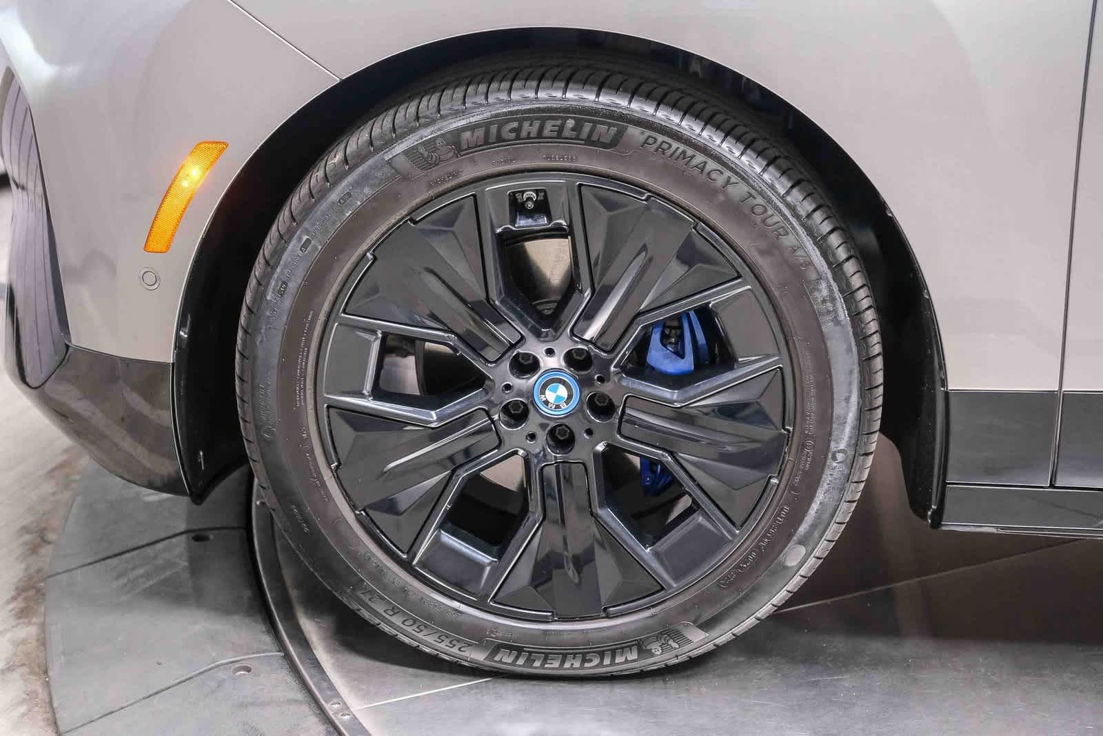 Thumbnail: 2023 BMW iX - 10