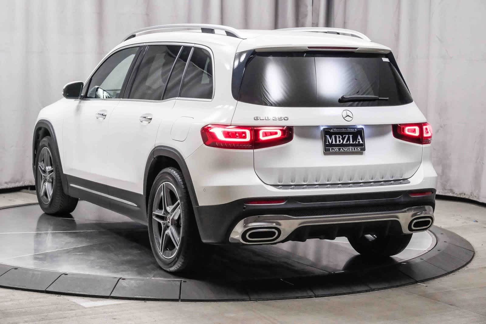 Thumbnail: 2021 Mercedes-Benz GLB - 2