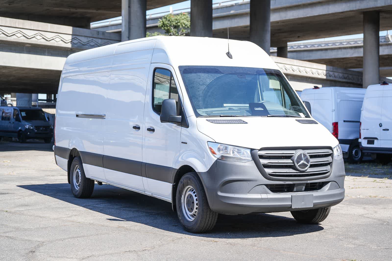 Thumbnail: 2025 Mercedes-Benz eSprinter - 3