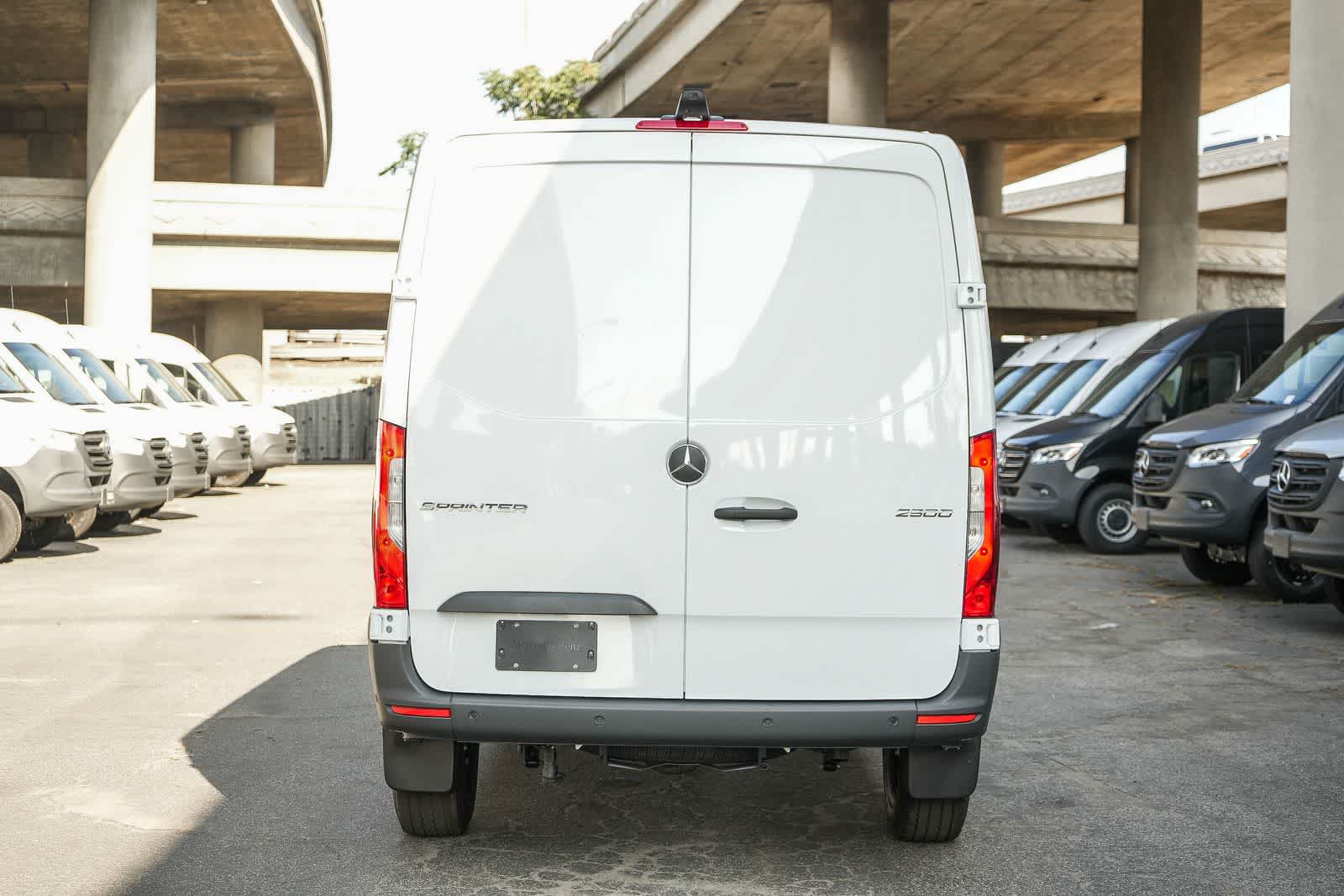 Thumbnail: 2026 Mercedes-Benz Sprinter - 8