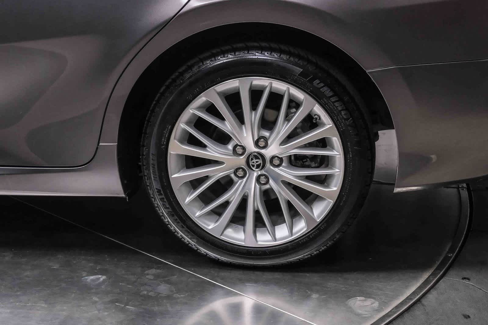 Thumbnail: 2019 Toyota Camry - 9