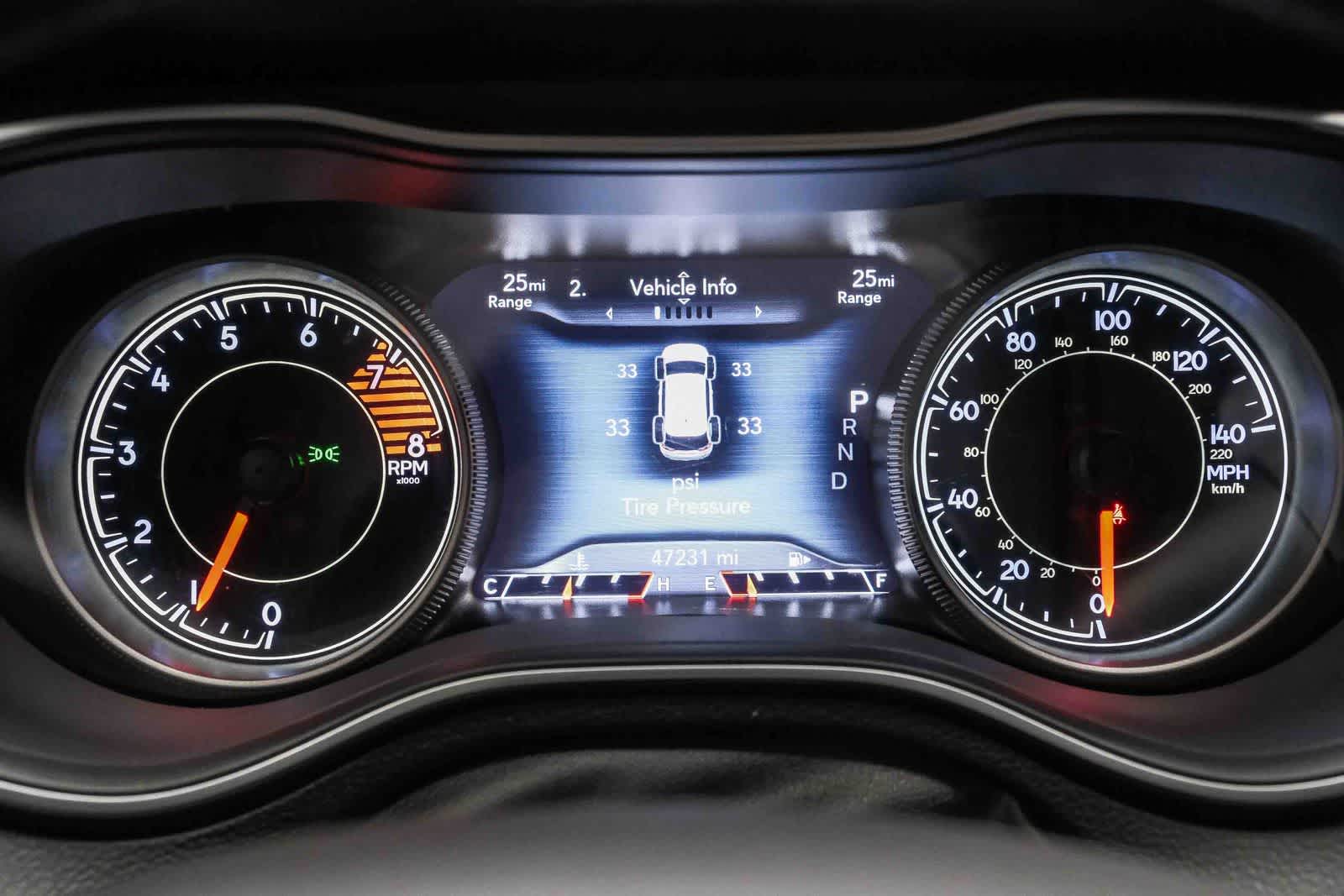 Thumbnail: 2019 Jeep Cherokee - 24