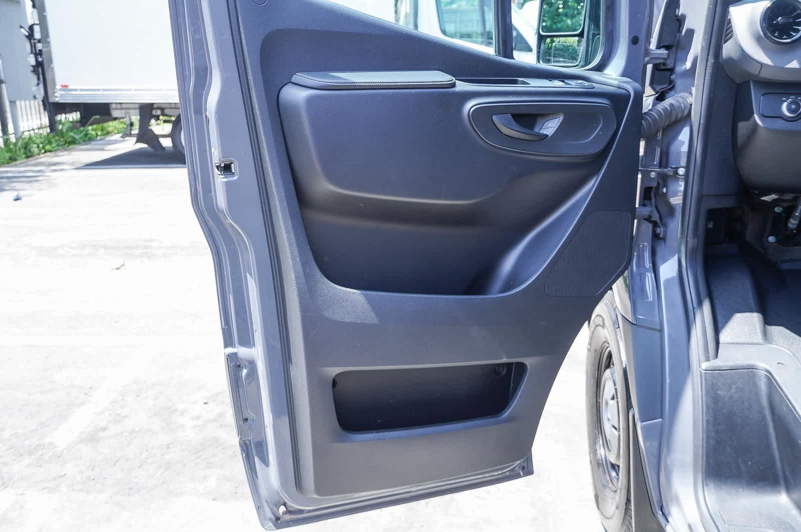 Thumbnail: 2022 Mercedes-Benz Sprinter - 19