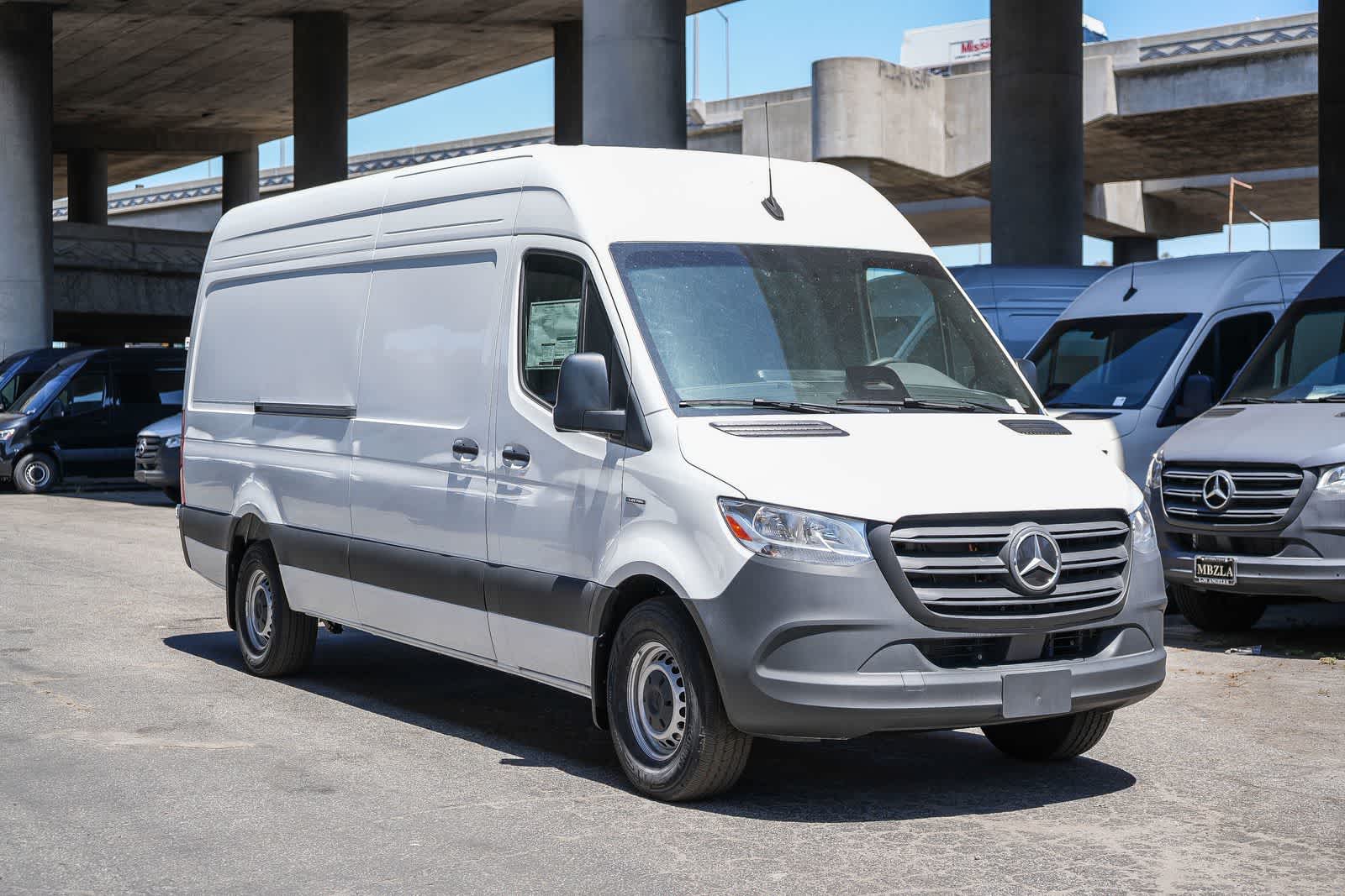 Thumbnail: 2025 Mercedes-Benz eSprinter - 3