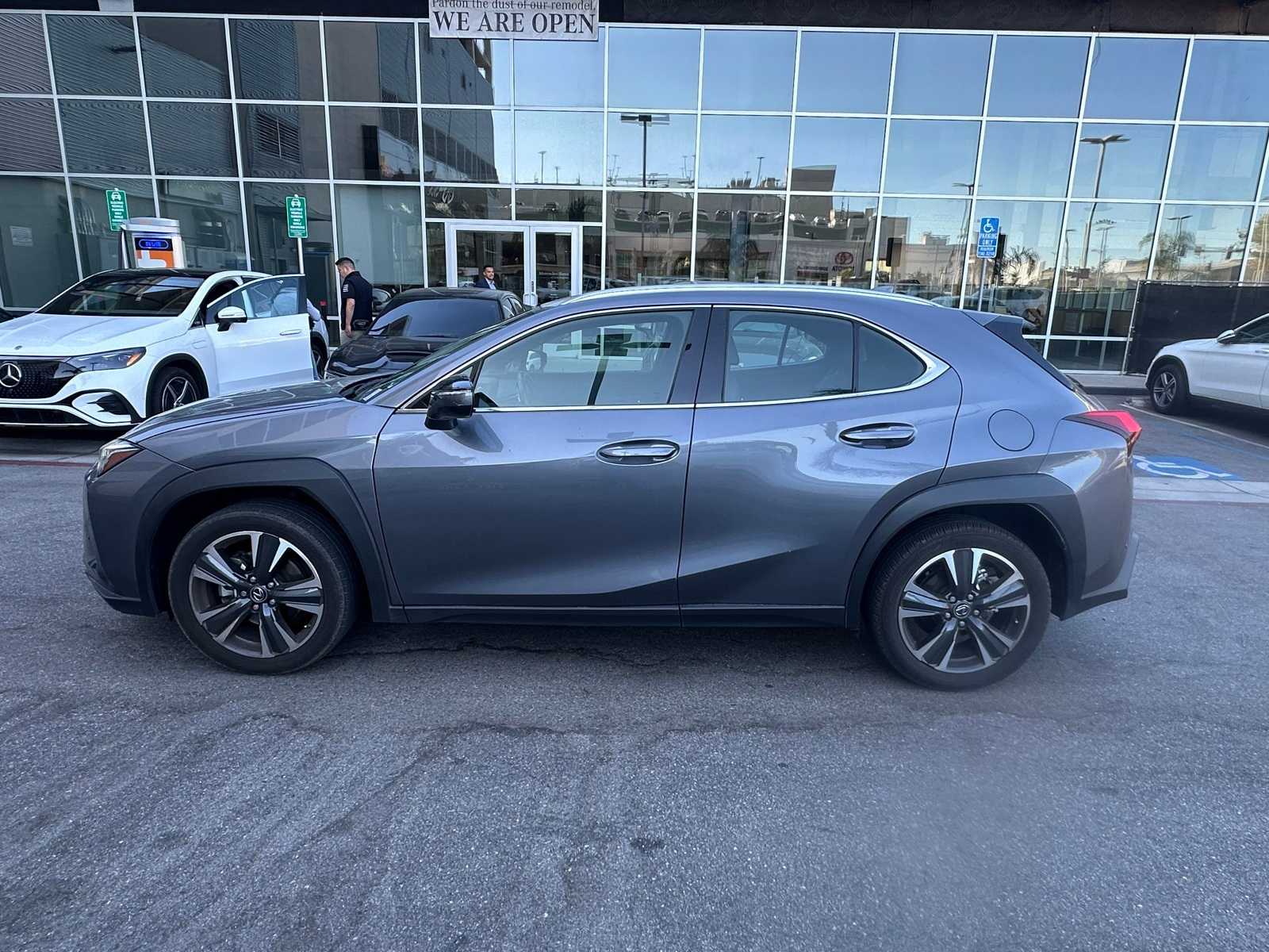Thumbnail: 2021 Lexus UX - 2