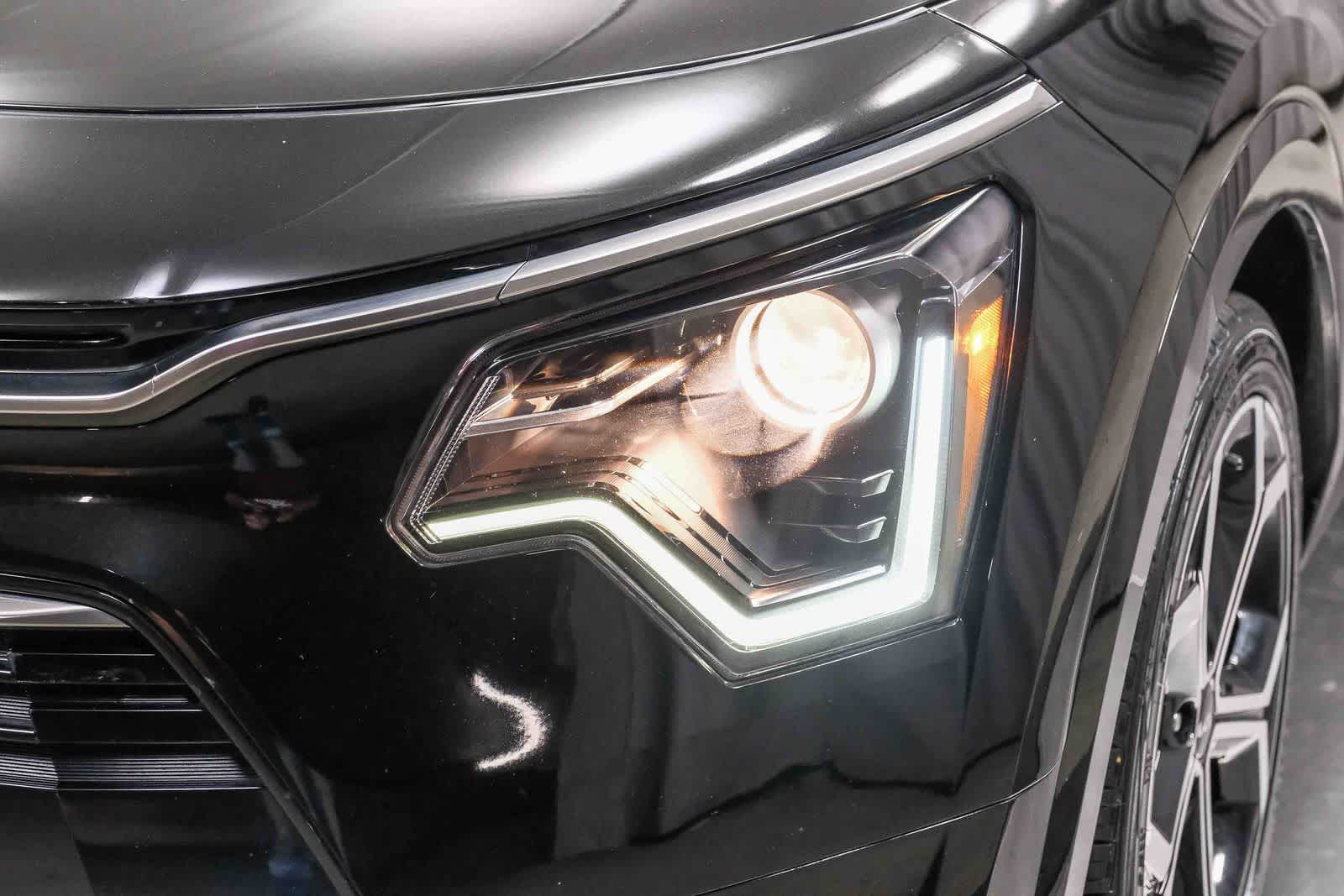 Thumbnail: 2023 Kia Niro - 11